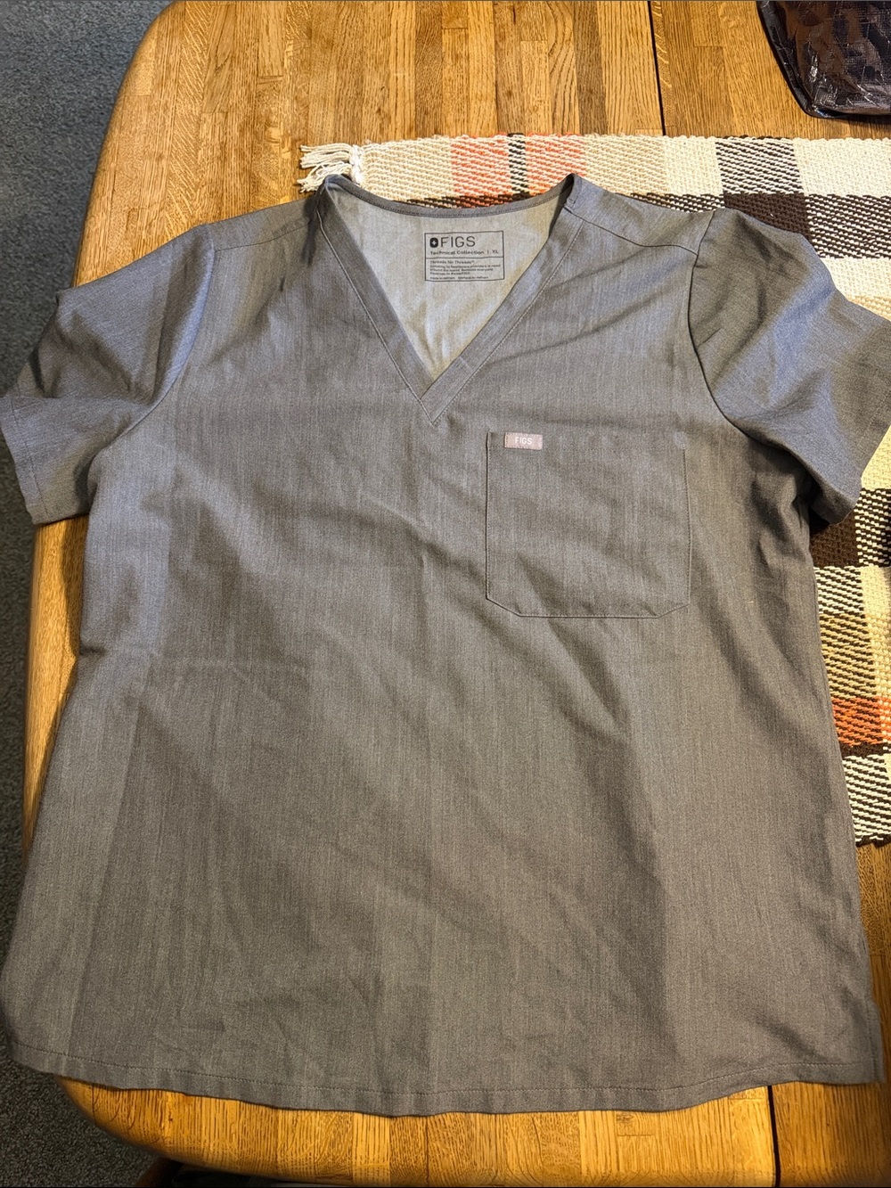 Figs Women’s Catarina scrub top - graphite